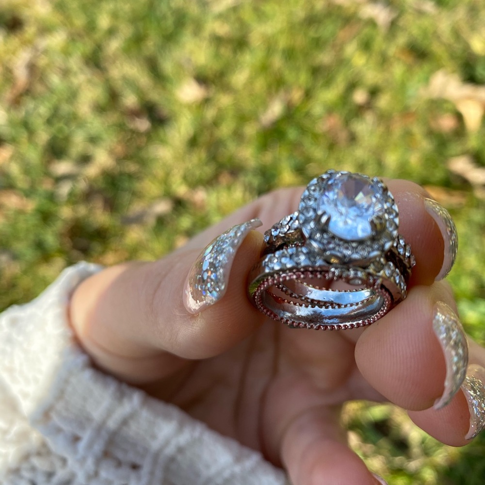 New Beautiful engagement set - Picture 4 of 6